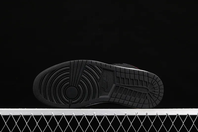 All categories Air Jordan Jordan series basketball shoes Air Jordan 1 High Air Jordan 1 Retro High OG AJ1 Joe 1 black and red silk high-top basketball shoes 555088-060